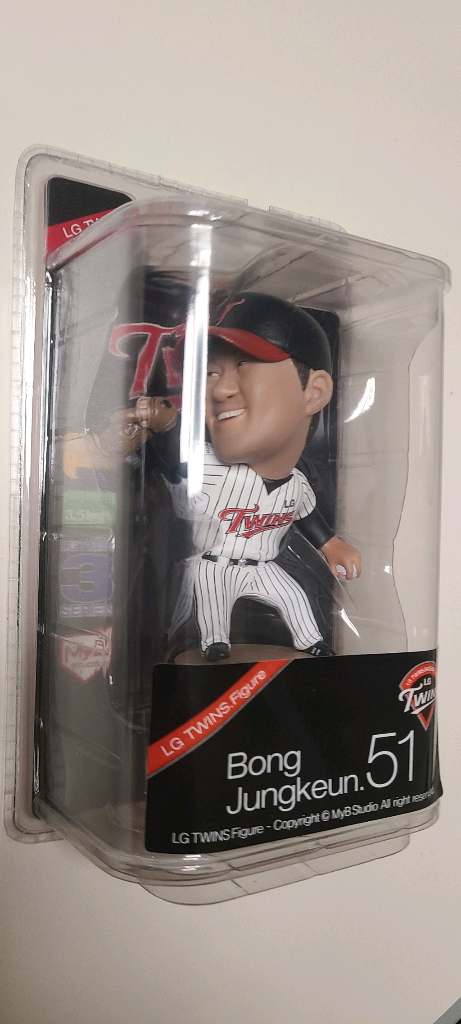 엘지트윈스 피규어--1