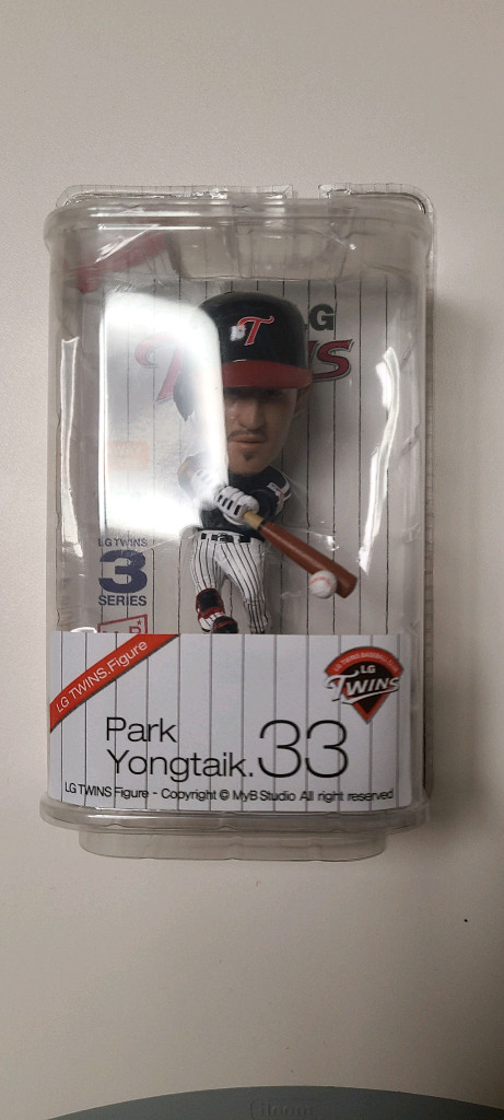 엘지트윈스 피규어--2