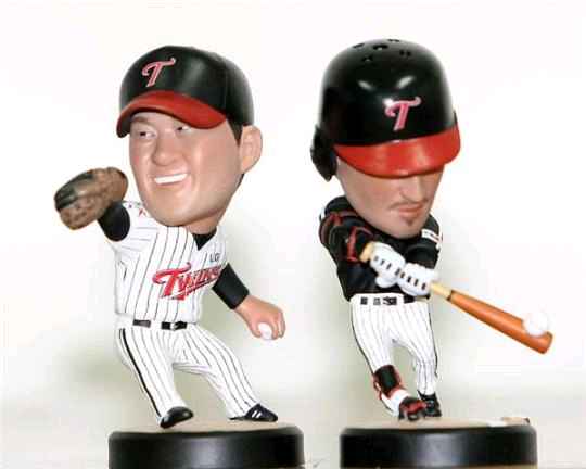 엘지트윈스 피규어--3