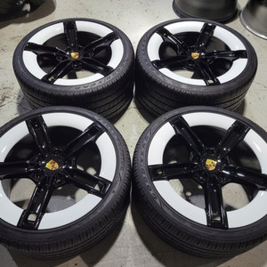 포르쉐 신형타이칸 터보S 미션E 21인치 순정품휠타이어 한대분 이미지