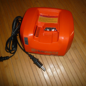 (가격내림)허스크바나 40v급속 충전기(qc330) 배터리별도