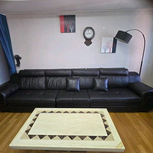 거실 가죽 소파 이미지