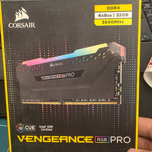 커세어 벤젠스 rgb ddr4 8 기가 3600mhz 판매합니다