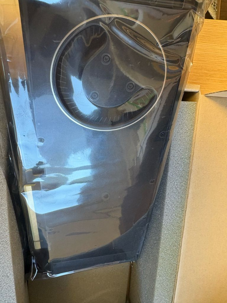 RTX A6000 판매합니다. 이미지