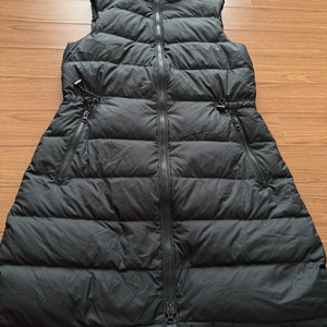 띠어리 패딩 조끼