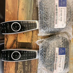 W222 벤츠 마이바흐 S500L 헤드셋 리모컨 팝니다. 이미지