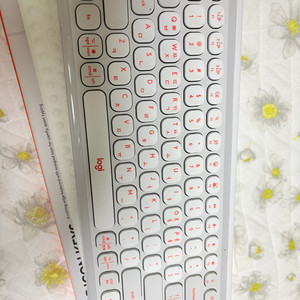 로지텍 블루투스 키보드 POP ICON KEYS 박스o,키스킨o