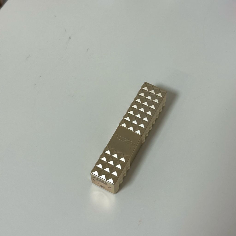 발렌티노 스파이크 립스틱 410A 온탑오브더월드 이미지