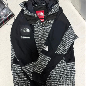 슈프림X노스페이스 스터드 바람막이L