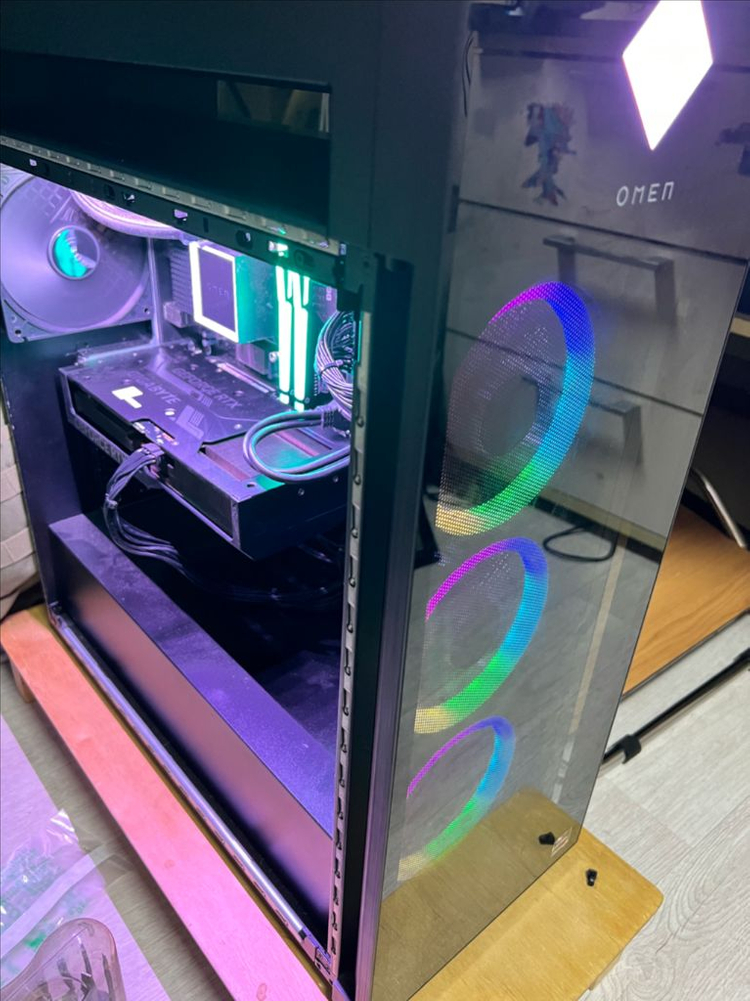 HP OMEN 게이밍 PC (7950x3d/4070ti super)--1