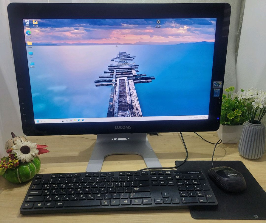 22인치 일체형 컴퓨터 이미지