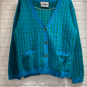 칼라거펠트 금장단추 니트가디건:)