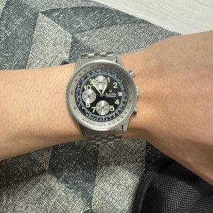 부로바 네비타이머 쿼츠 판매합니다.