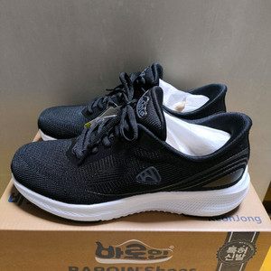 (새상품)255사이즈 런닝화 신기 편한 특허 운동화 프로월드컵