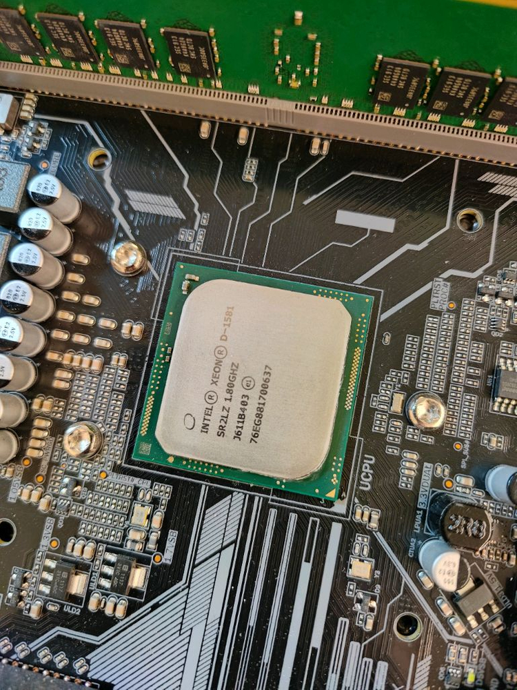 제온 D-1581 보드 + DDR4 16GB ECC/REG 램 4개--1