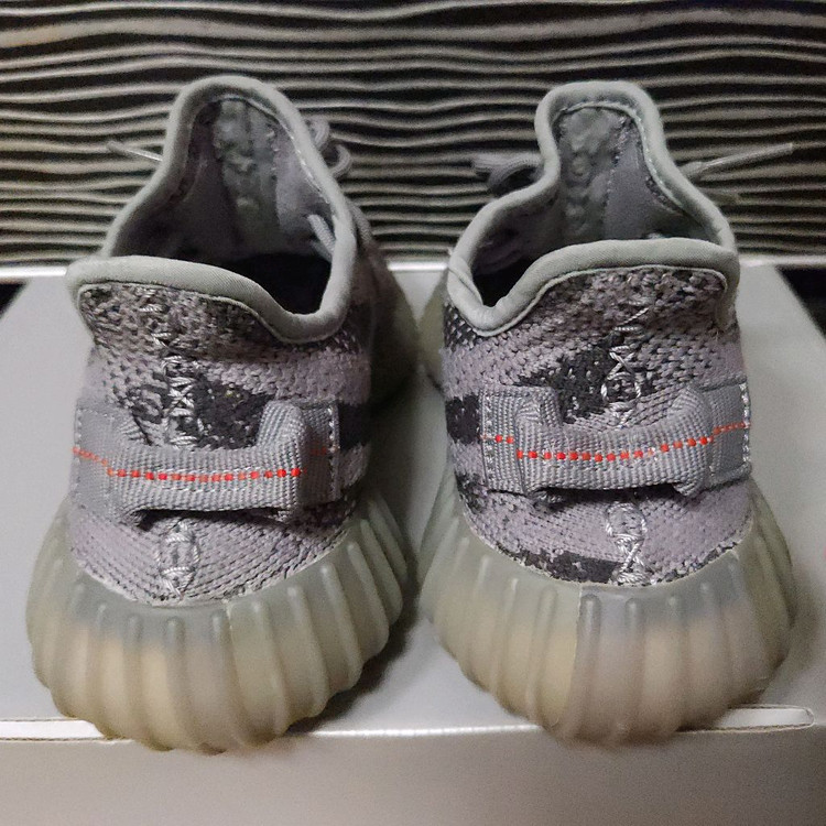 아디다스 이지 부스트 350 V2 벨루가 2.0 이미지