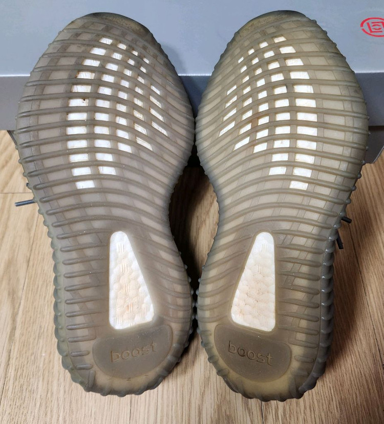 아디다스 이지 부스트 350 V2 벨루가 2.0 이미지