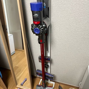 다이슨 V8 Absolute Extra 무선청소기 + 거치대 + 브러쉬 다수