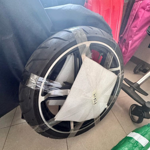 할리데이비슨 로드글라이드 24년식 117 앞 순정휠 판매 이미지