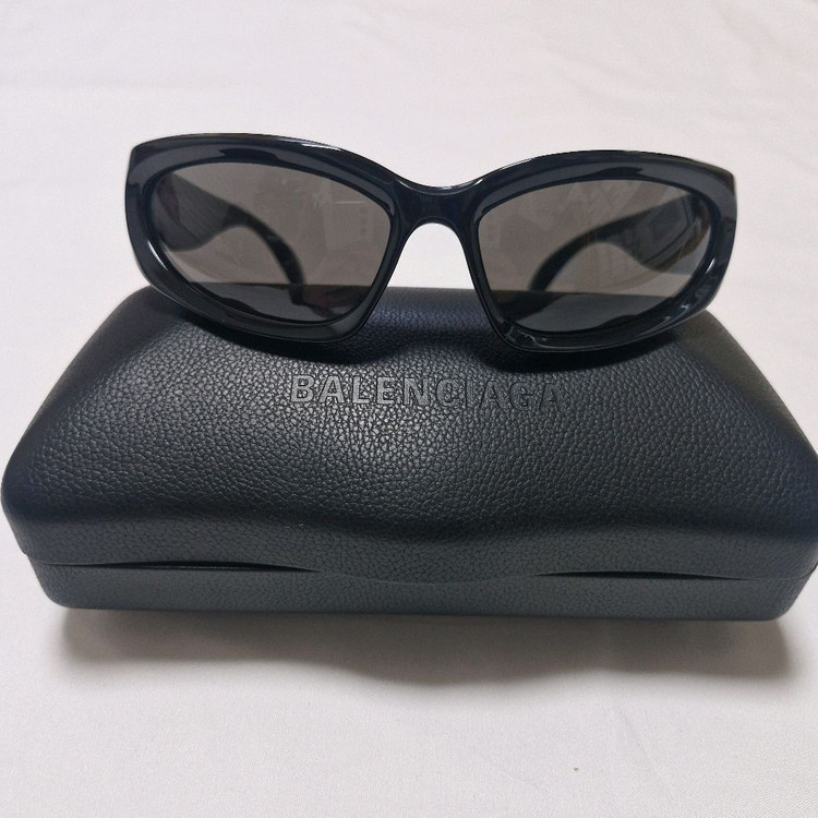 발렌시아가 스위프트 오발 선글라스 블랙--1