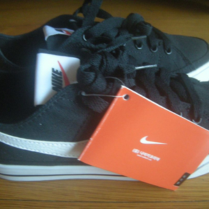 나이키우먼스 코트 레거시 캔버스화230사이즈/아디다스 노스페이스 러닝조깅헬스요가배낭야구골프 캠핑 조던acg 아이폰