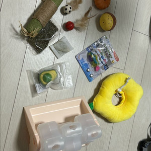 반려동물 장난감 용품 일괄 이미지