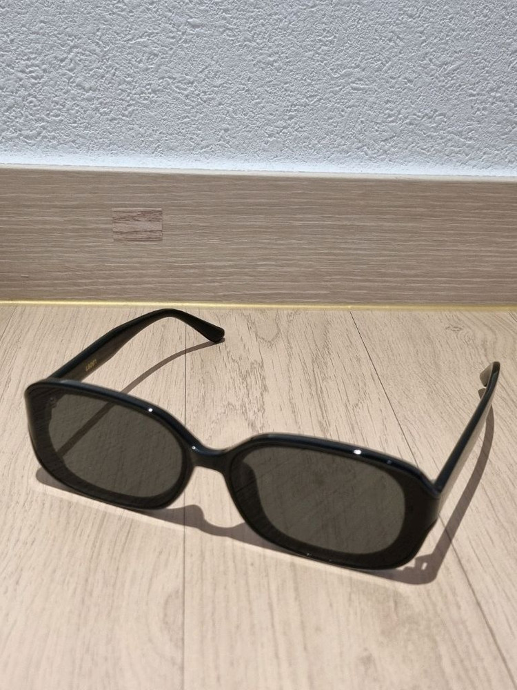 블랙 선글라스--2