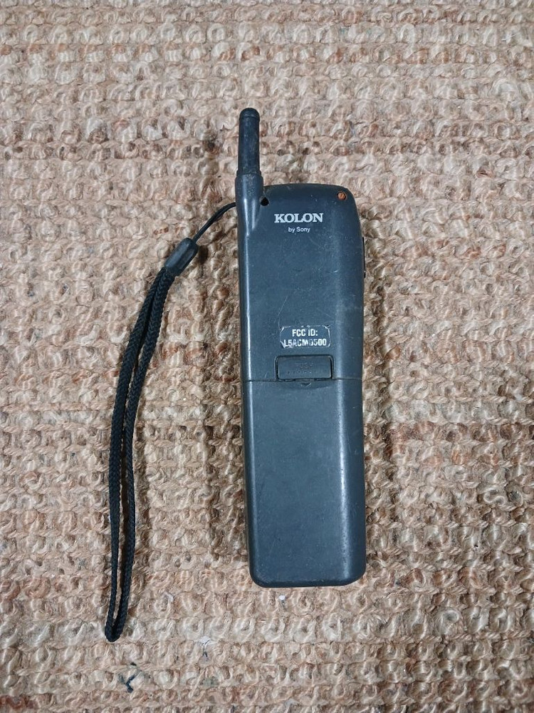 코오롱 KOLON-D500 2G 폰입니다. 옛날 폰입니다. 수집용--1