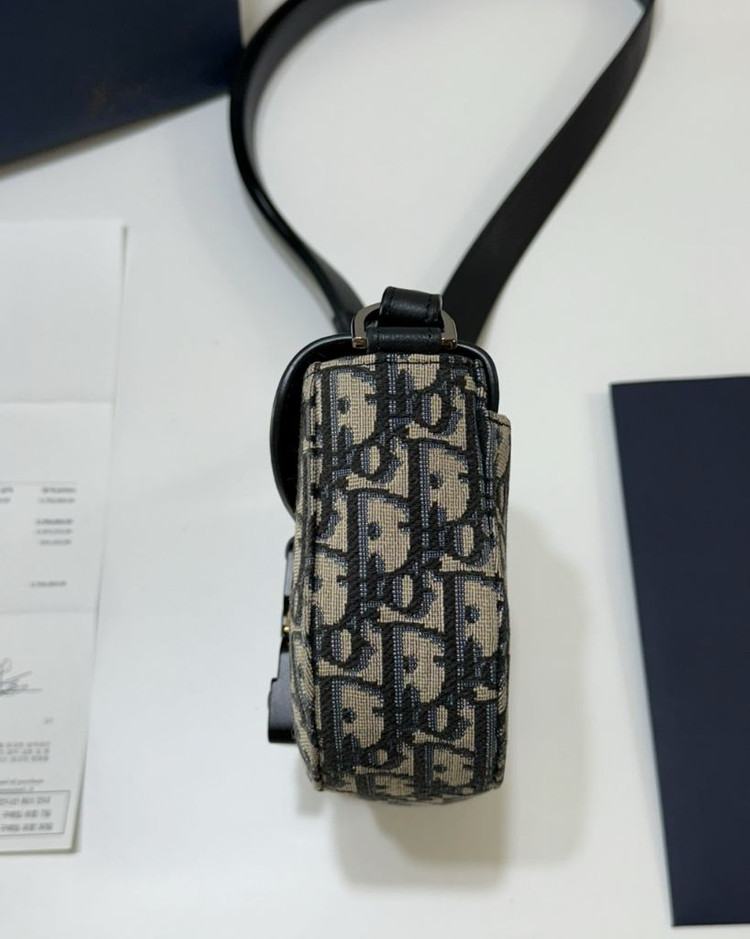 디올 미니 새들 플랩 메신저백 크로스백--1