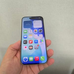 아이폰15프로 화이트 티타늄 128기가 SS급 팝니다 이미지
