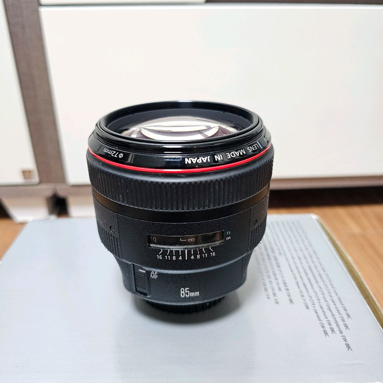 캐논 EF 85mm F1.2 ll 렌즈 만투 이미지