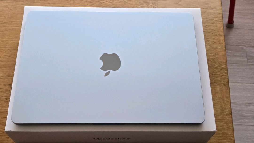 맥북 에어 M4 13인치 16GB/256GB--1