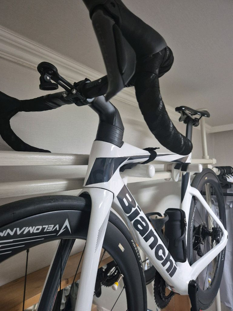 로드자전거 비앙키 올트레 콤프 DI2 울테그라 이미지