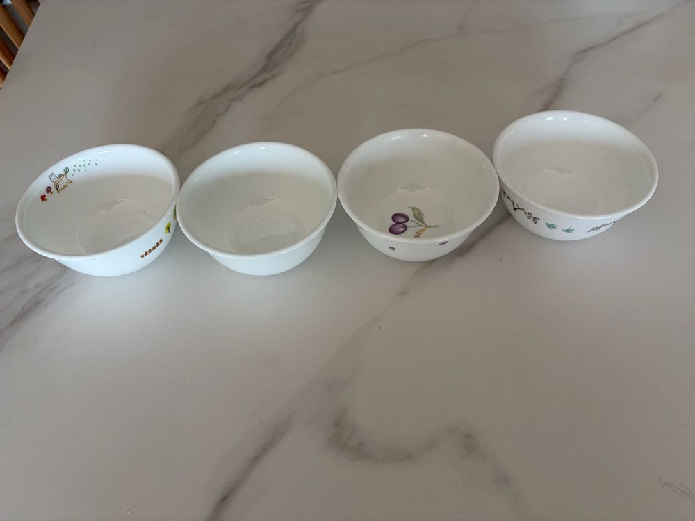 코렐 꽃무늬가 그려진 흰색 도자기 그릇 12개--2