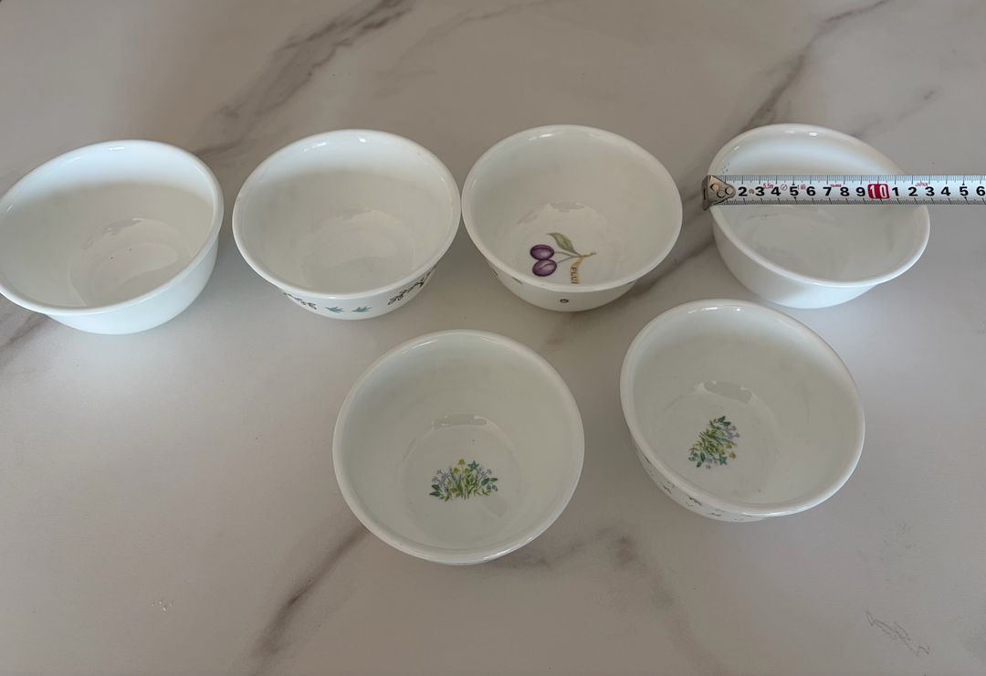 코렐 꽃무늬가 그려진 흰색 도자기 그릇 12개--5