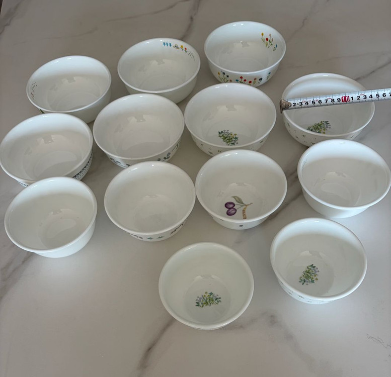 코렐 꽃무늬가 그려진 흰색 도자기 그릇 12개--6