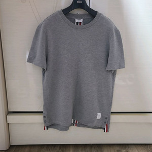 톰브라운 반팔티 백삼선 명품맨투맨자켓패딩루이비통프라다디올셀린느톰브라운몽클레어스톤아일랜드에르메스