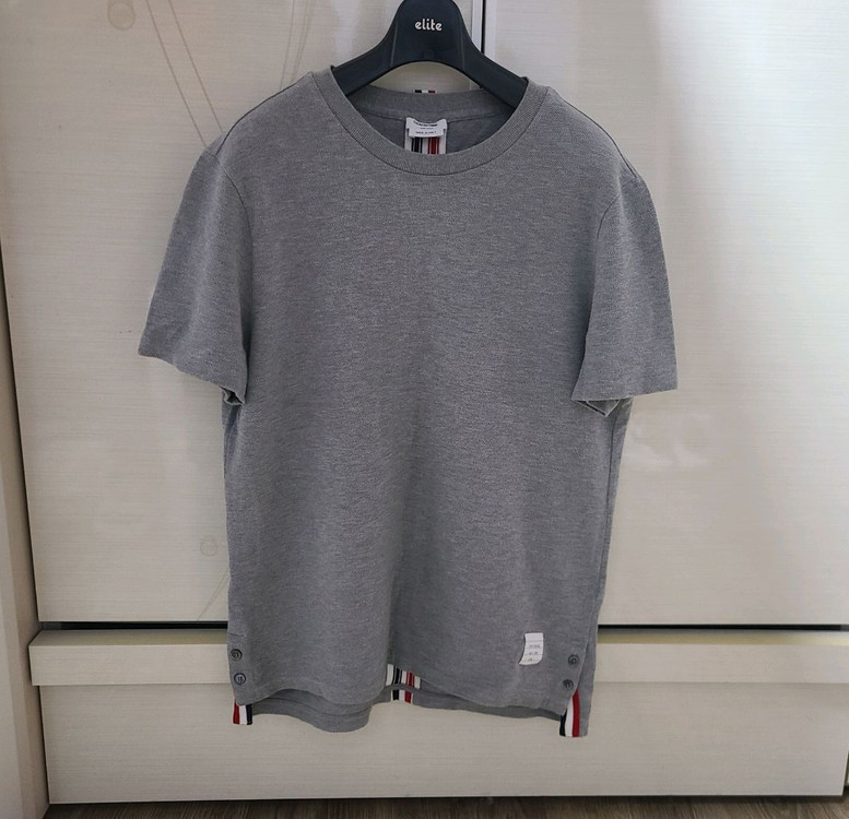 톰브라운 반팔티 백삼선 명품맨투맨자켓패딩루이비통프라다디올셀린느톰브라운몽클레어스톤아일랜드에르메스--5