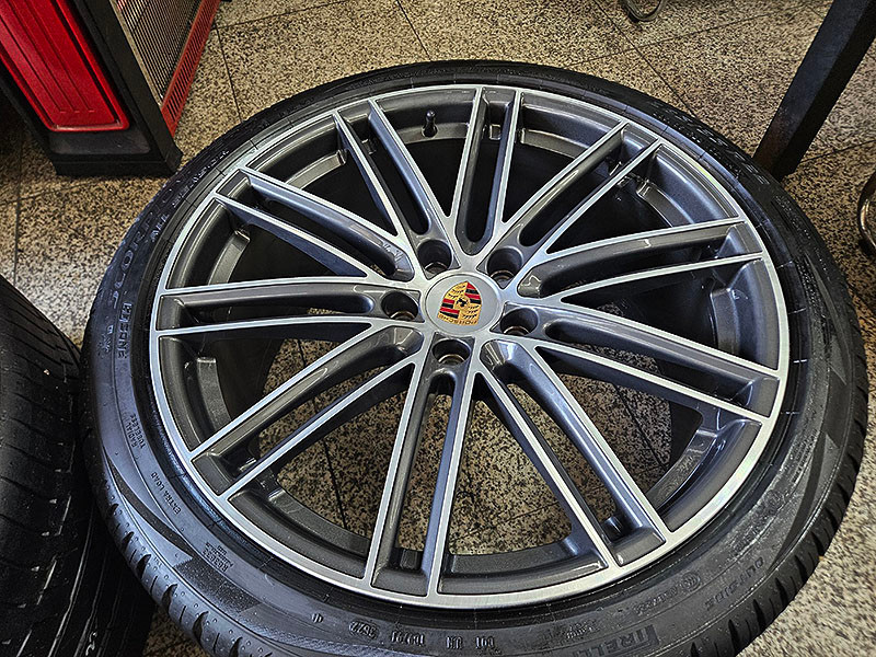 포르쉐 9Y0 카이엔터보 터보4 정품 22인치 휠 타이어 셋트--4