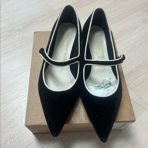 바이미나 벨벳 메리제인 플랫슈즈 240 이미지