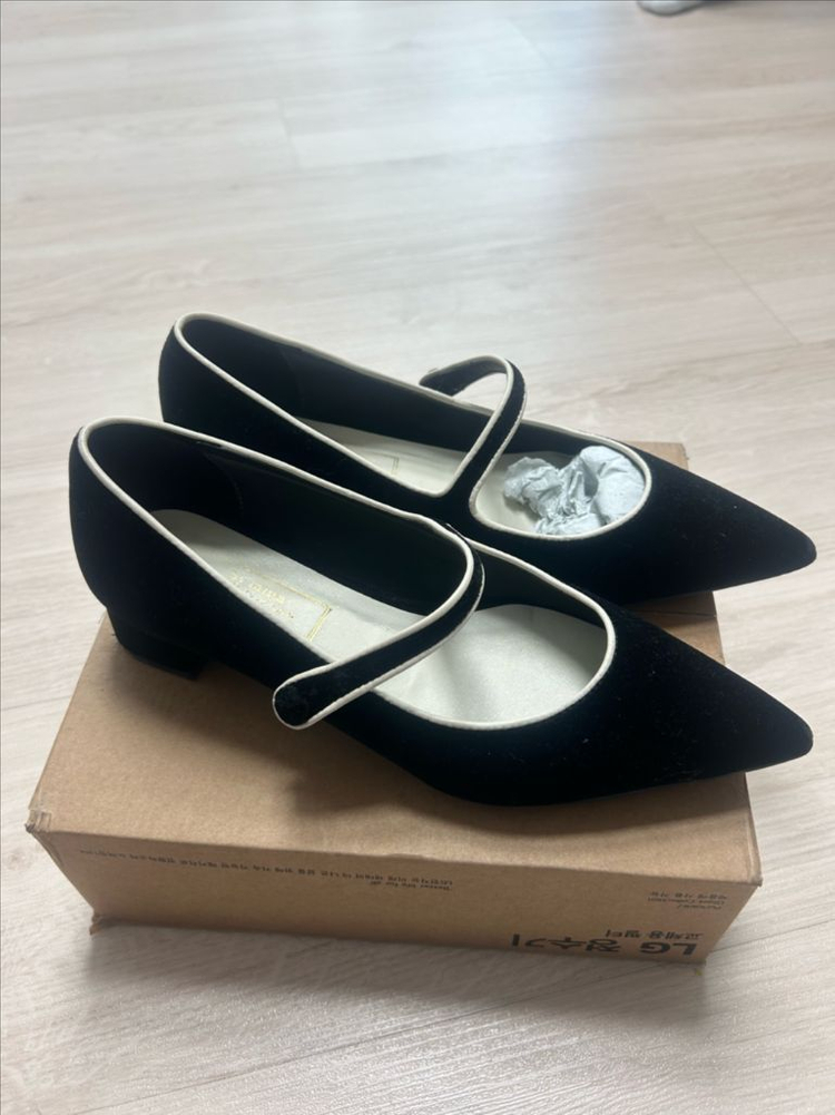 바이미나 벨벳 메리제인 플랫슈즈 240 이미지