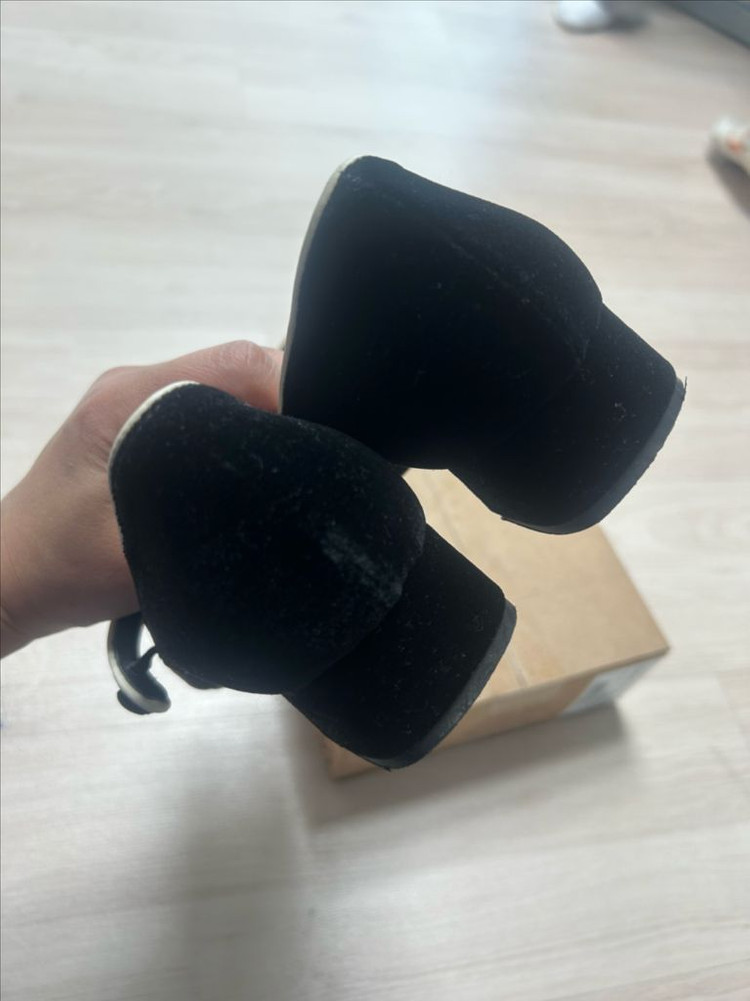 바이미나 벨벳 메리제인 플랫슈즈 240 이미지