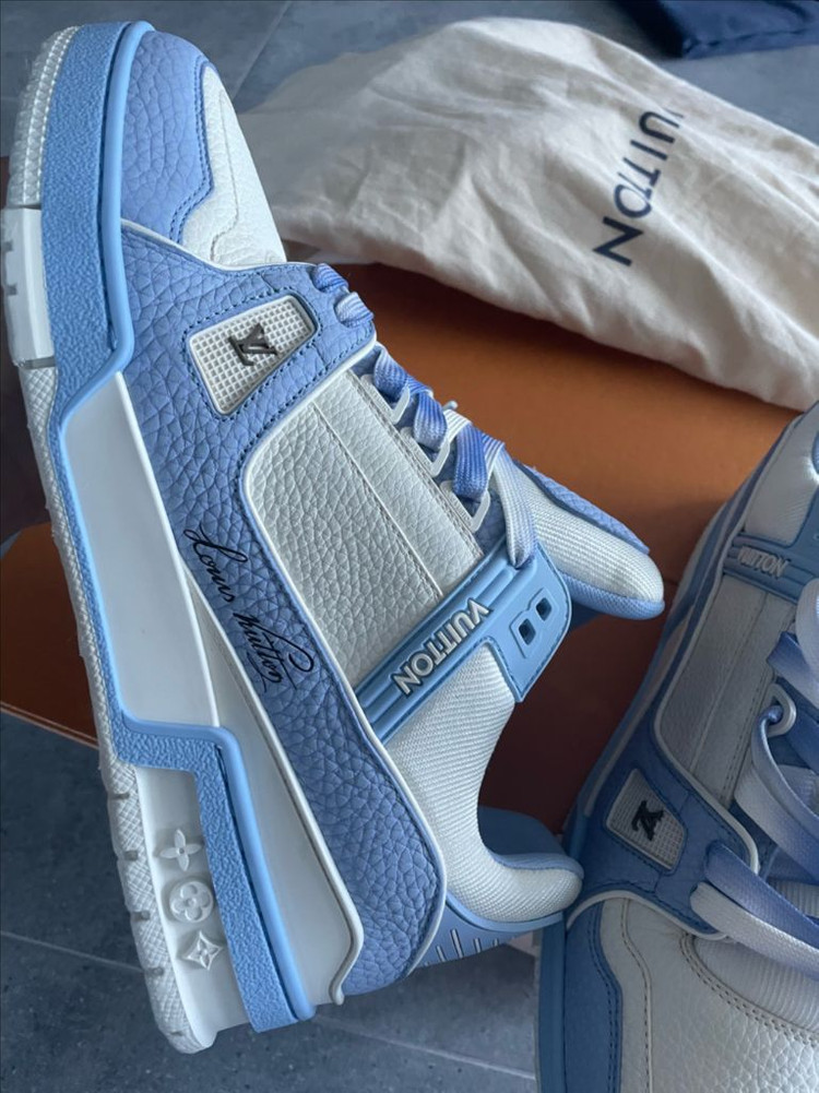 루이비통 트레이너 남자 스니커즈 새상품 급처해요. 이미지