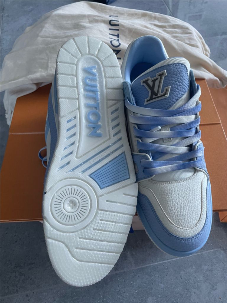 루이비통 트레이너 남자 스니커즈 새상품 급처해요. 이미지