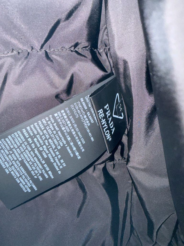 25FW 프라다 삼각로고 리나일론 다운 패딩 자켓 SGC933 판매합니다--2