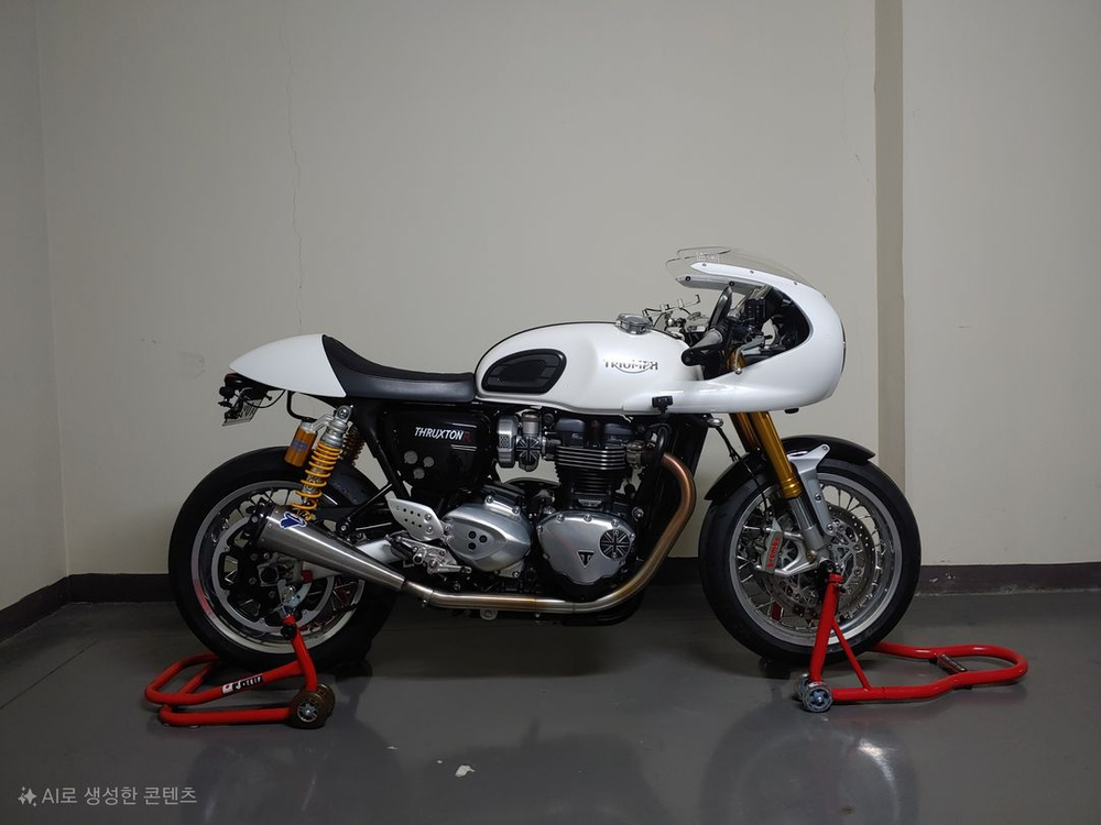 18년식 트라이엄프 스럭스턴R 판매합니다 이미지