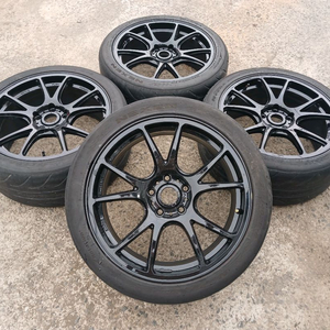 코닉 18인치 중고 휠 235 40 18 타이어 세팅 제품 팝니다