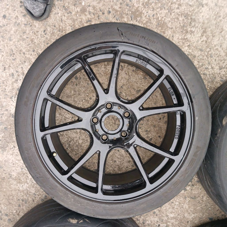 코닉 18인치 중고 휠 235 40 18 타이어 세팅 제품 팝니다--1