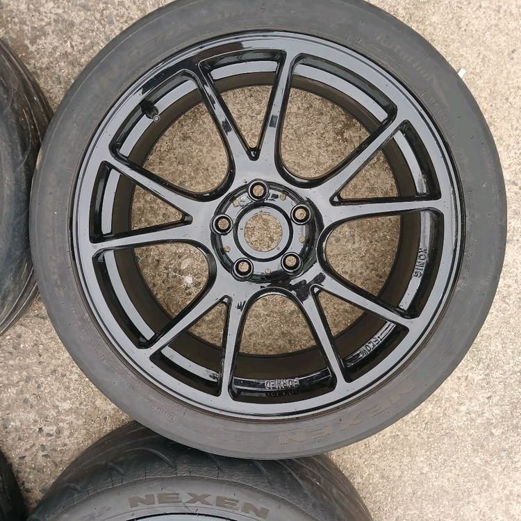 코닉 18인치 중고 휠 235 40 18 타이어 세팅 제품 팝니다--2