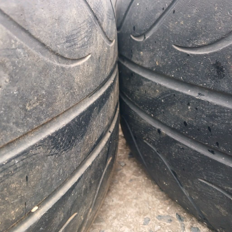 코닉 18인치 중고 휠 235 40 18 타이어 세팅 제품 팝니다--5